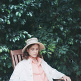 I leave here by the pool: Apricot